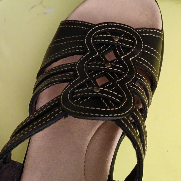 Clark's sandals brown with velcro closure.   Size 7 - Picture 5 of 5